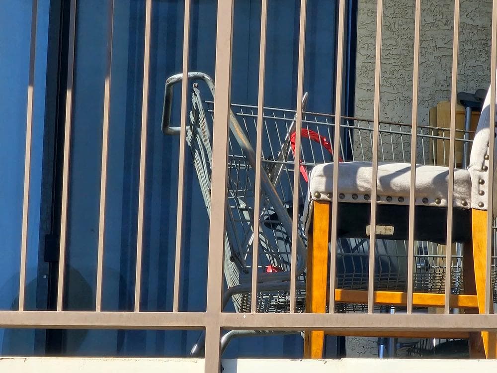 Image of a stolen shopping cart on an apartment balcony